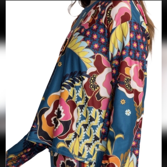 Johnny Was Promisino Step Hem Long Sleeve w Flyaway Back  XL Bee Active Top NWT - Picture 5 of 7